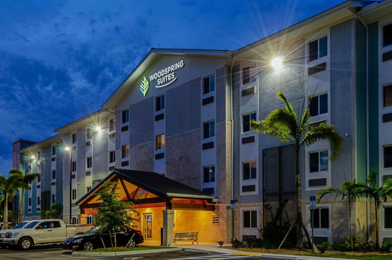 Woodspring Suites Naples Golden Gate Εξωτερικό φωτογραφία