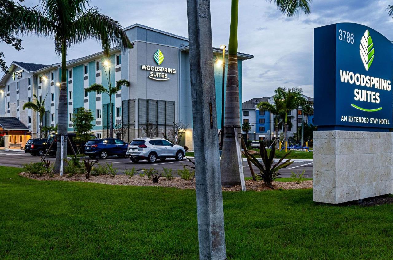 Woodspring Suites Naples Golden Gate Εξωτερικό φωτογραφία