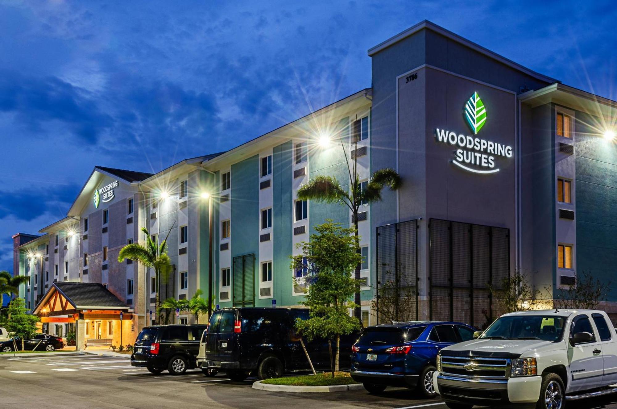 Woodspring Suites Naples Golden Gate Εξωτερικό φωτογραφία