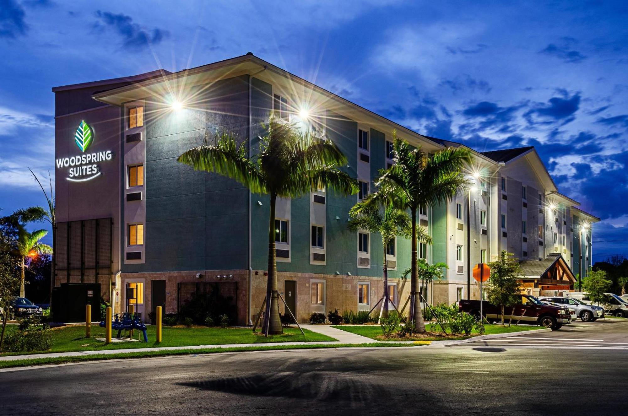 Woodspring Suites Naples Golden Gate Εξωτερικό φωτογραφία